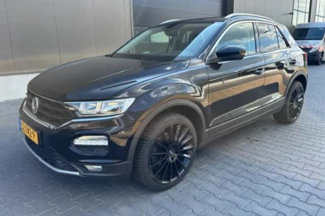 Volkswagen T-Roc (2018) thumbnail 3