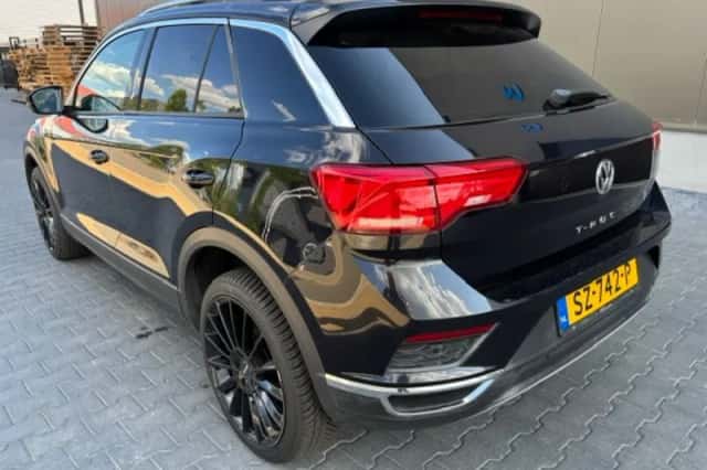Volkswagen T-Roc (2018) thumbnail 5