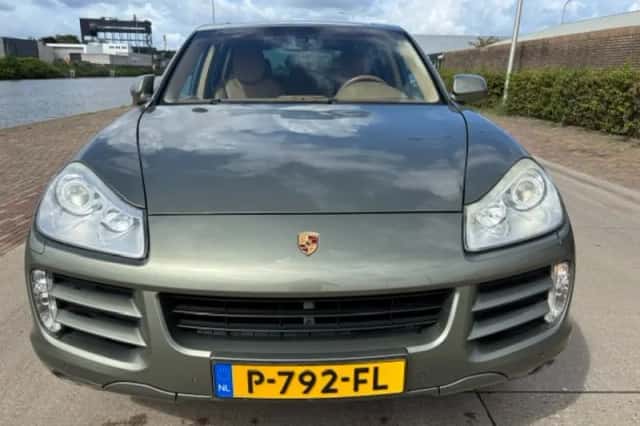 Porsche Cayenne (2008) thumbnail 3
