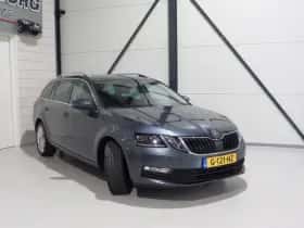 Škoda Octavia (2019) thumbnail 3