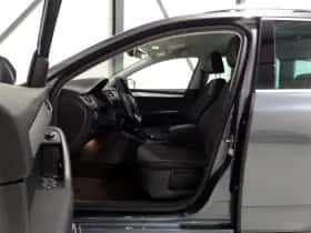 Škoda Octavia (2019) thumbnail 25