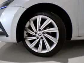 Škoda Octavia (2021) thumbnail 5