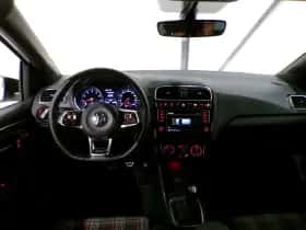 Volkswagen Polo (2015) thumbnail 12