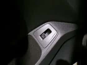 Volkswagen Tiguan (2016) thumbnail 21