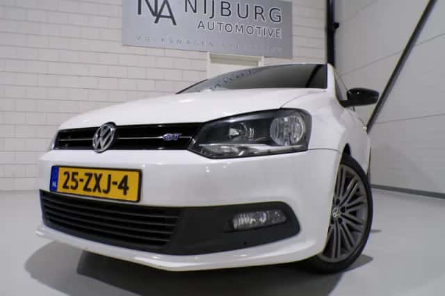 Volkswagen Polo (2013) thumbnail 5
