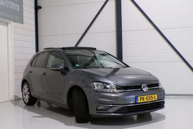 Volkswagen Golf (2017) thumbnail 4