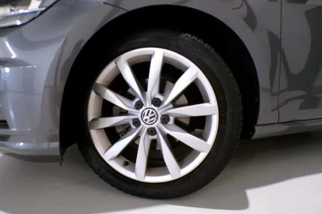 Volkswagen Golf (2017) thumbnail 6