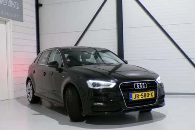 Audi A3 (2016) thumbnail 4
