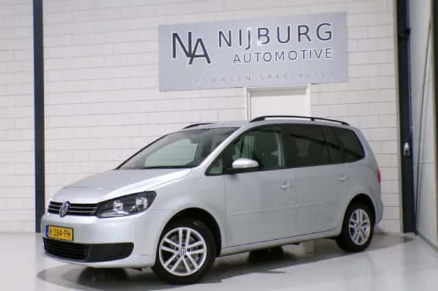 Volkswagen Touran (2013) thumbnail 2