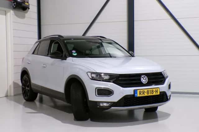 Volkswagen T-Roc (2018) thumbnail 3