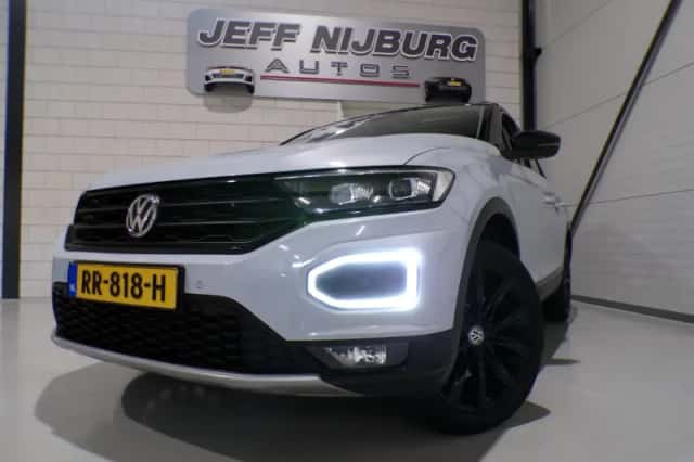 Volkswagen T-Roc (2018) thumbnail 4