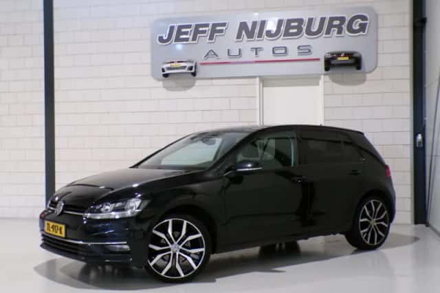Volkswagen Golf (2018) thumbnail 2