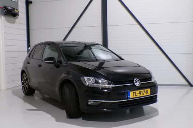 Volkswagen Golf (2018) thumbnail 3
