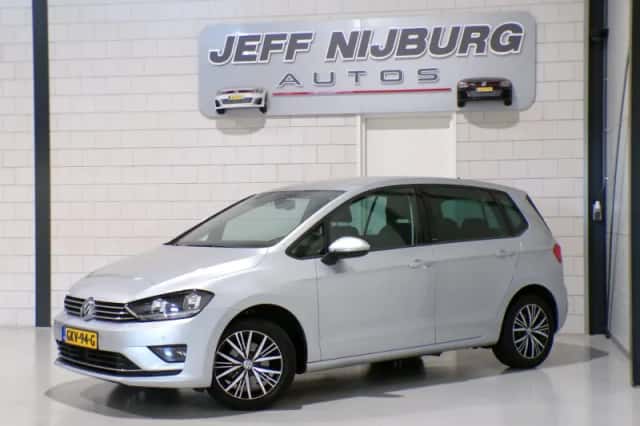 Volkswagen Golf (2016) thumbnail 2