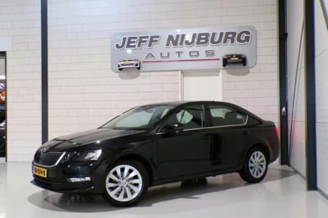 Škoda Octavia (2018) thumbnail 2