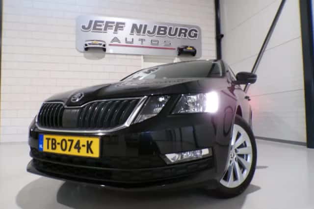 Škoda Octavia (2018) thumbnail 4