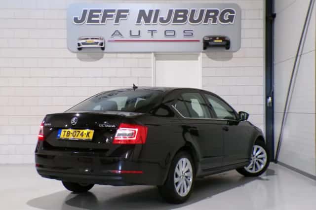 Škoda Octavia (2018) thumbnail 6