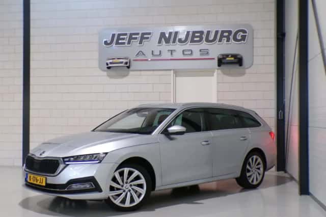 Škoda Octavia (2021) thumbnail 2