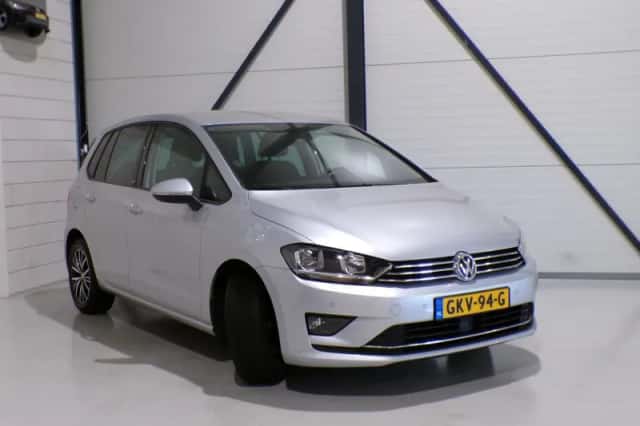 Volkswagen Golf (2016) thumbnail 4