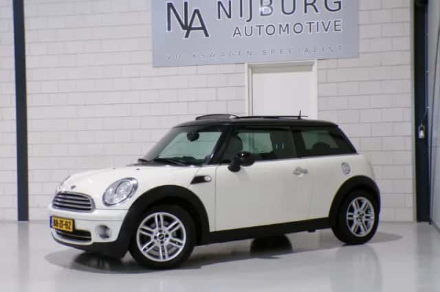 MINI Cooper (2008) thumbnail 2
