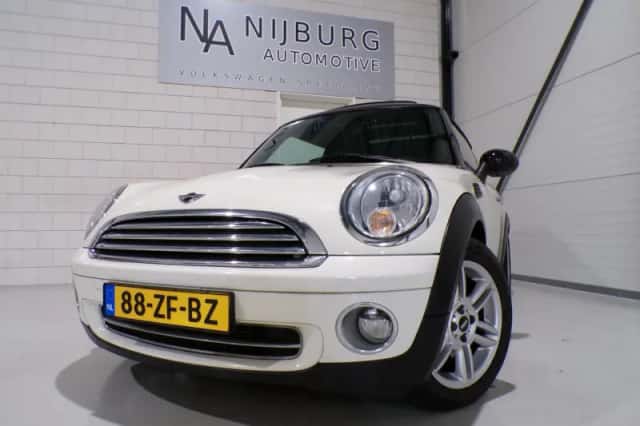 MINI Cooper (2008) thumbnail 4