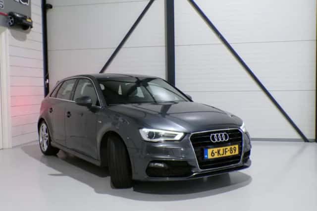 Audi A3 (2013) thumbnail 3