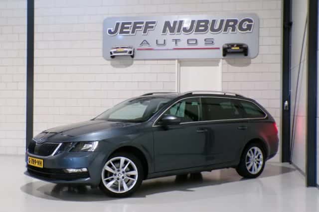 Škoda Octavia (2019) thumbnail 2