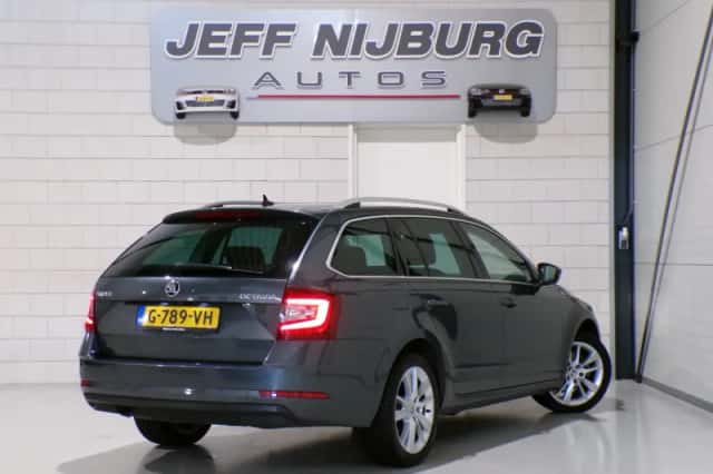 Škoda Octavia (2019) thumbnail 6