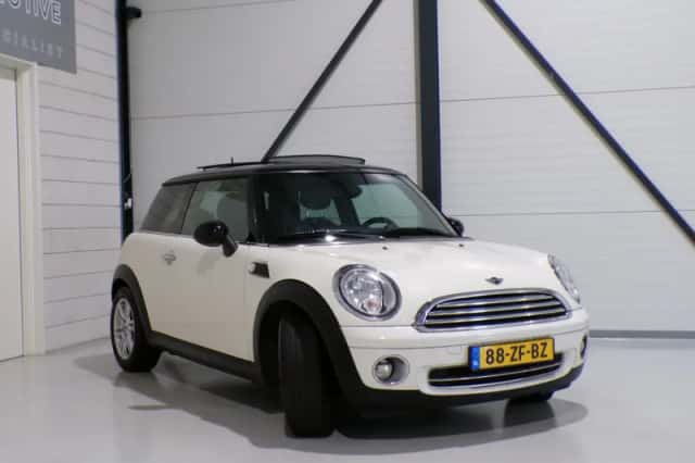 MINI Cooper (2008) thumbnail 3