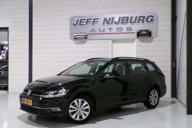 Volkswagen Golf (2017) thumbnail 2