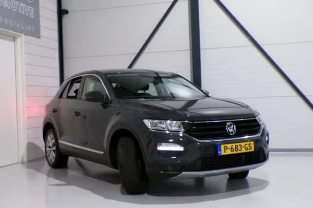 Volkswagen T-Roc (2021) thumbnail 4
