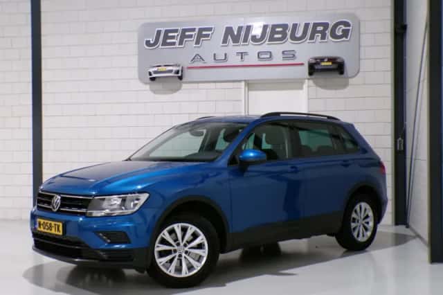Volkswagen Tiguan (2016) thumbnail 2