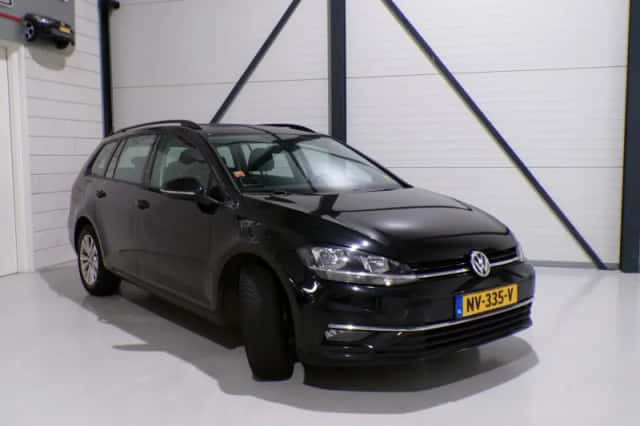 Volkswagen Golf (2017) thumbnail 4