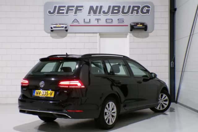 Volkswagen Golf (2017) thumbnail 6