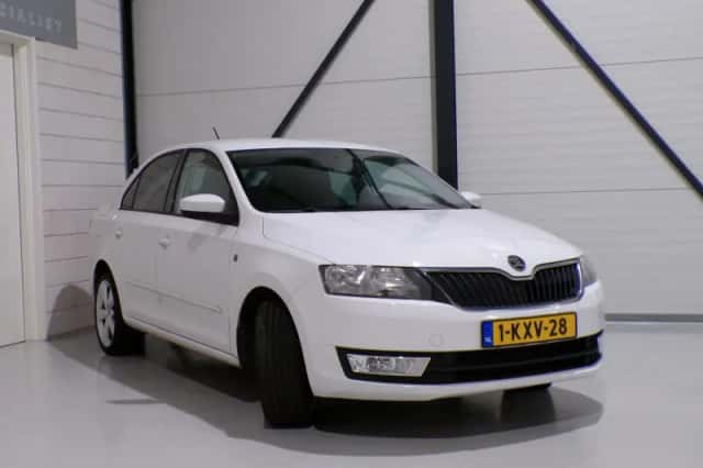 Škoda Rapid (2013) thumbnail 4