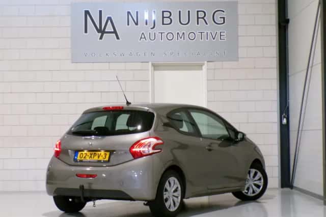 Peugeot 208 (2012) thumbnail 6