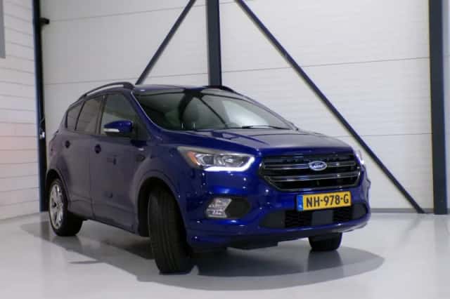 Ford Kuga (2017) thumbnail 4