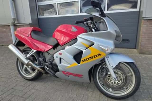 Honda VFR800FI (1999) thumbnail 1