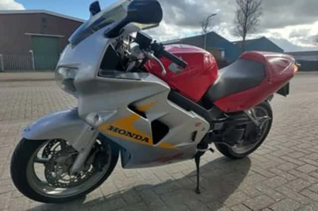 Honda VFR800FI (1999) thumbnail 2