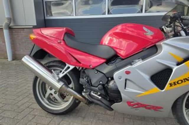 Honda VFR800FI (1999) thumbnail 5