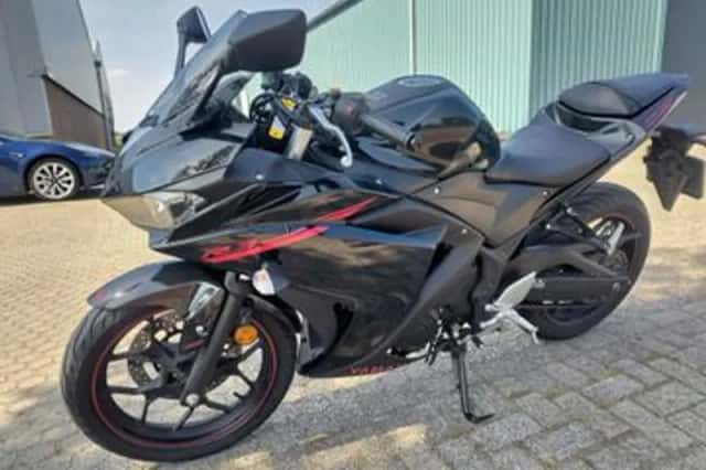 YAMAHA YZF (2015) thumbnail 2