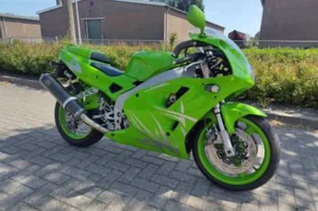 KAWASAKI ZXR400 (1997) thumbnail 1