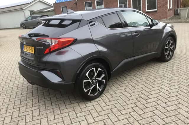 Toyota C-HR (2019) thumbnail 4