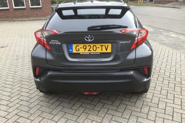 Toyota C-HR (2019) thumbnail 5