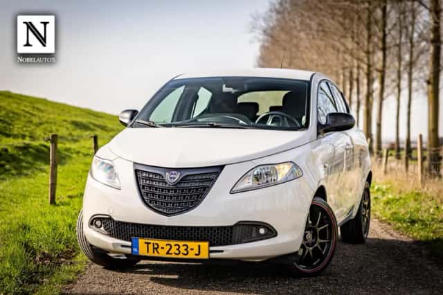 Lancia Ypsilon (2015) thumbnail 1