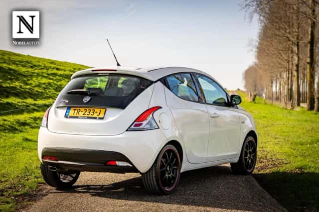 Lancia Ypsilon (2015) thumbnail 3