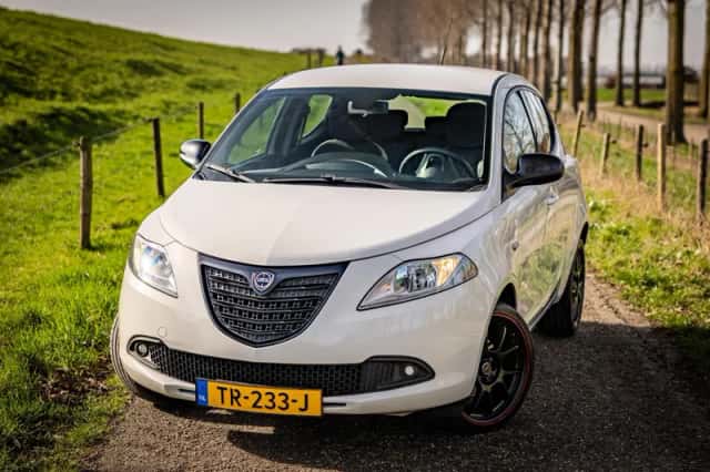 Lancia Ypsilon (2015) thumbnail 5
