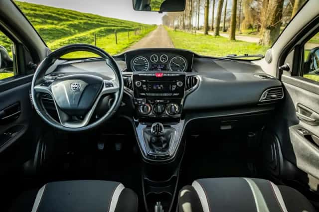 Lancia Ypsilon (2015) thumbnail 6