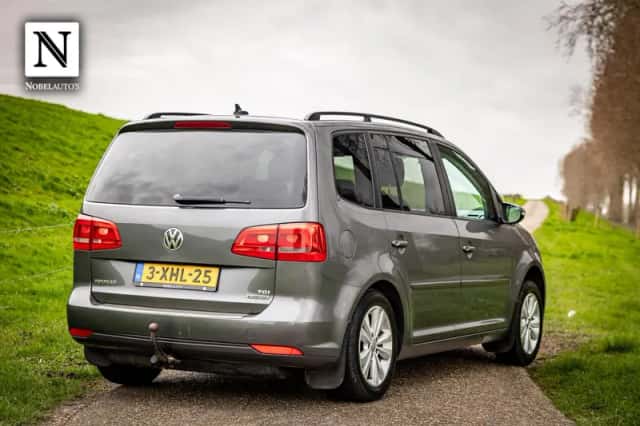 Volkswagen Touran (2014) thumbnail 3