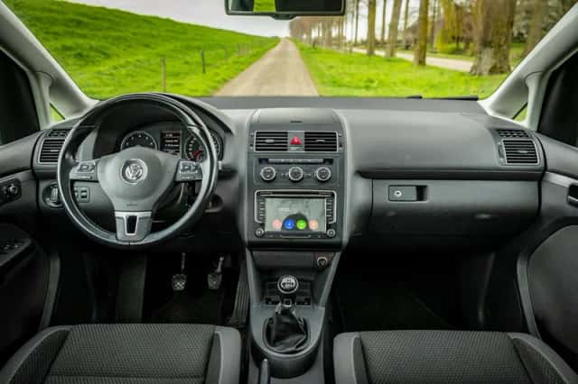 Volkswagen Touran (2014) thumbnail 6